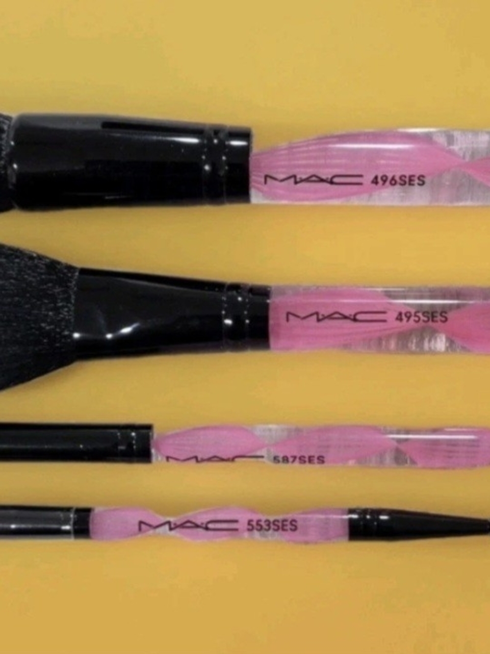 Lovely MAC Cosmetics Pink Handle Professional Makeup Brush Set